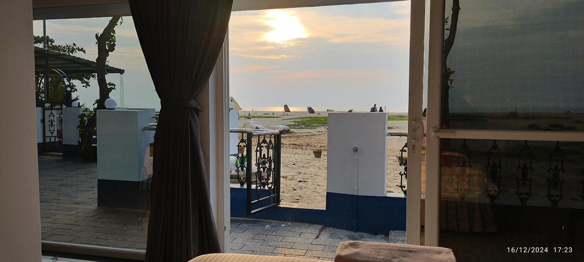 Alleppey Holiday Beach Resort Alappuzha Exterior foto